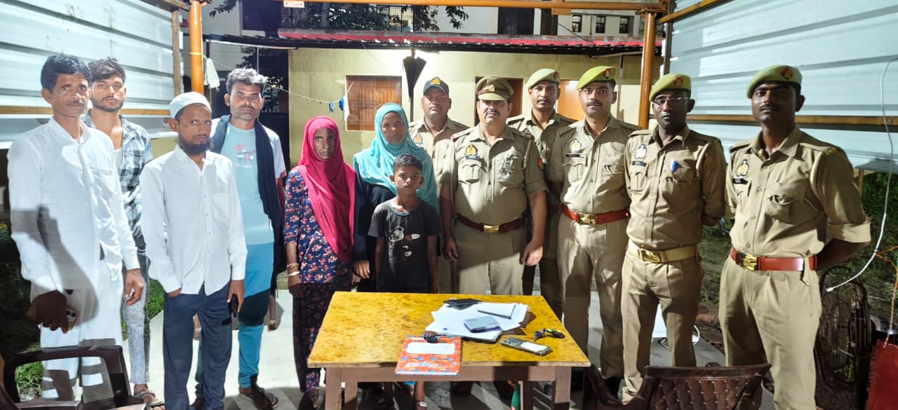बांदा पुलिस ने गुमशुदा बच्चे को परिवार से मिलाया