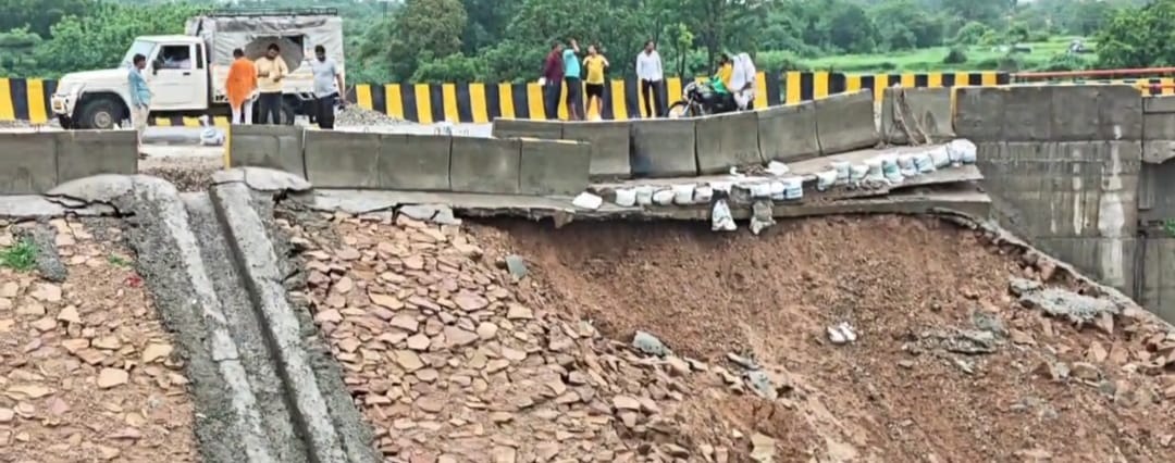 Cracks appear on Aamghat Bridge approach road after monsoon rains