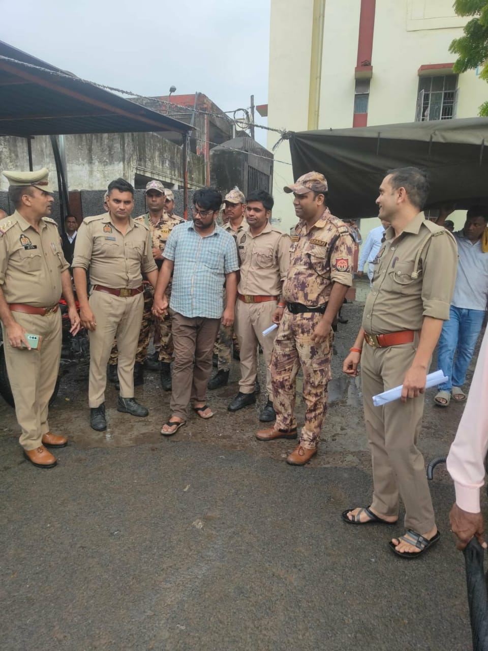 Aligarh police arrest wanted fraudster Junaid with fake IDs
