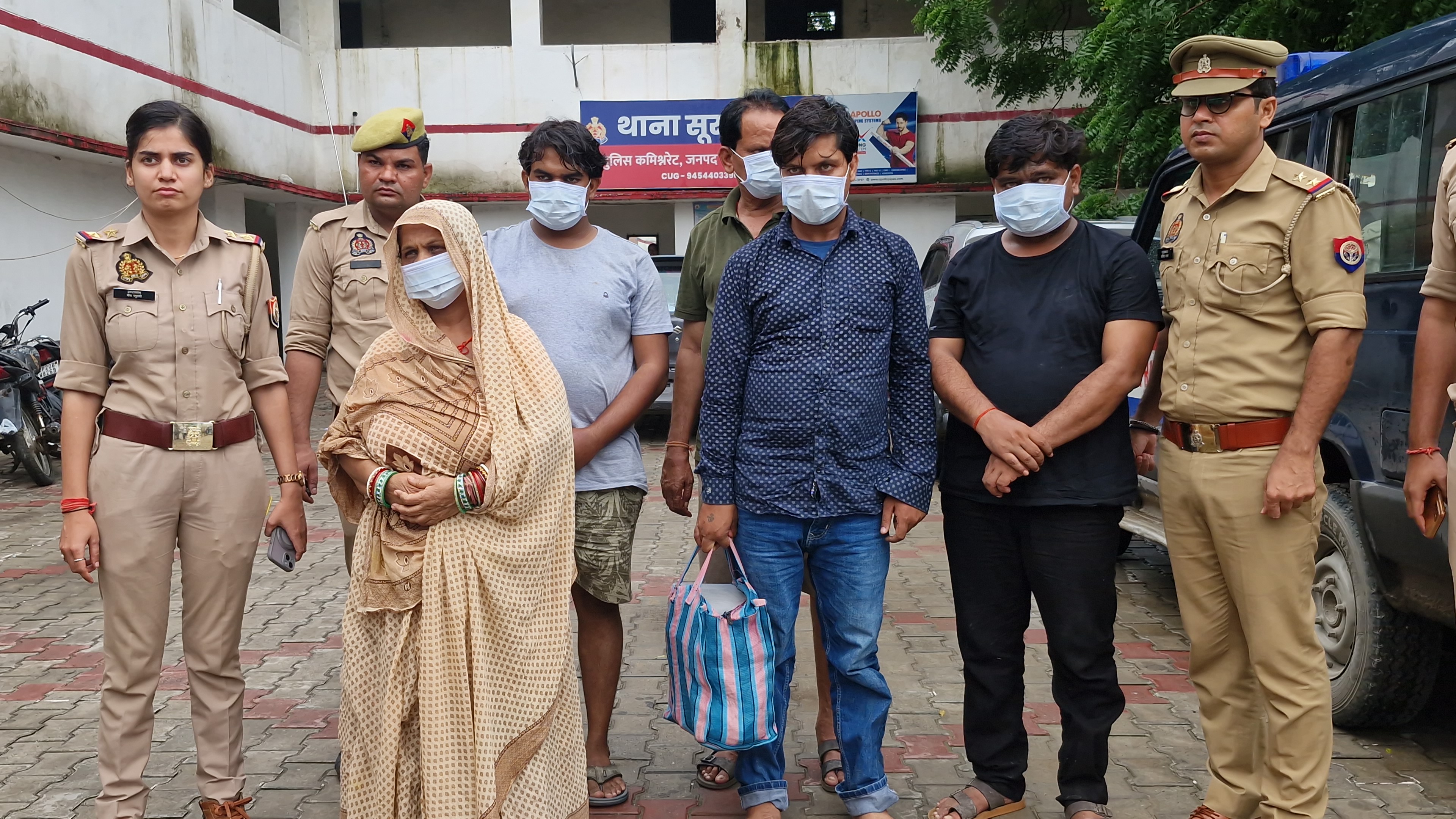 Gautam Buddh Nagar police arrest five in fake gold scam