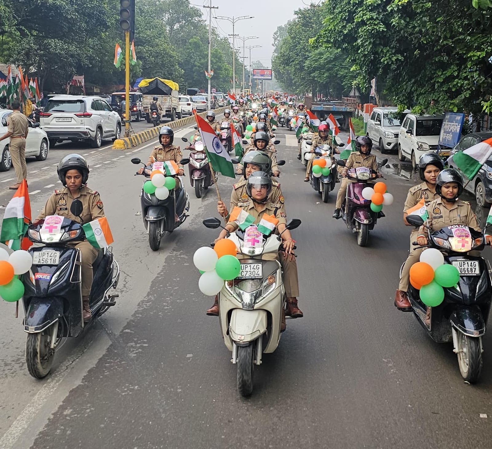 Women Police in Ghaziabad Lead Vibrant 'Tiranga Yatra' for Independence Day